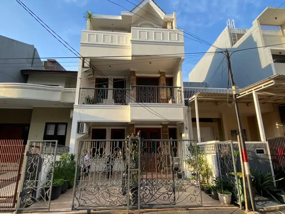 Dijual Rumah Kelapa Nias 3 Lantai