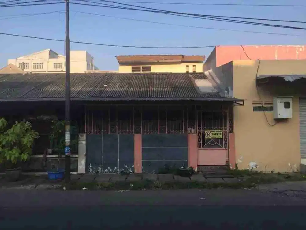 Jual Rumah Raya Lebak Surabaya bisa jadi toko lokasi padat  penduduk