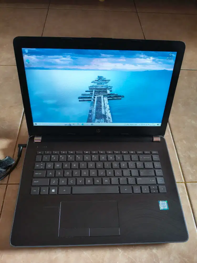 Laptop HP 14-BS742TU