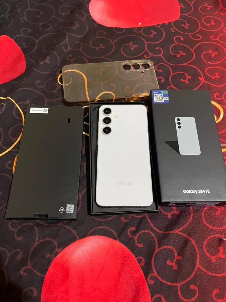 Samsung galaxy s24 fe 5G 8/256 sein garansi on maret 2026