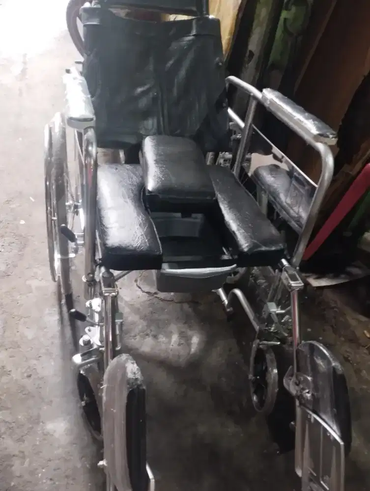 Kursi roda bekas bisa tidur bisa bab kaki bisa slonjoran siap pakai