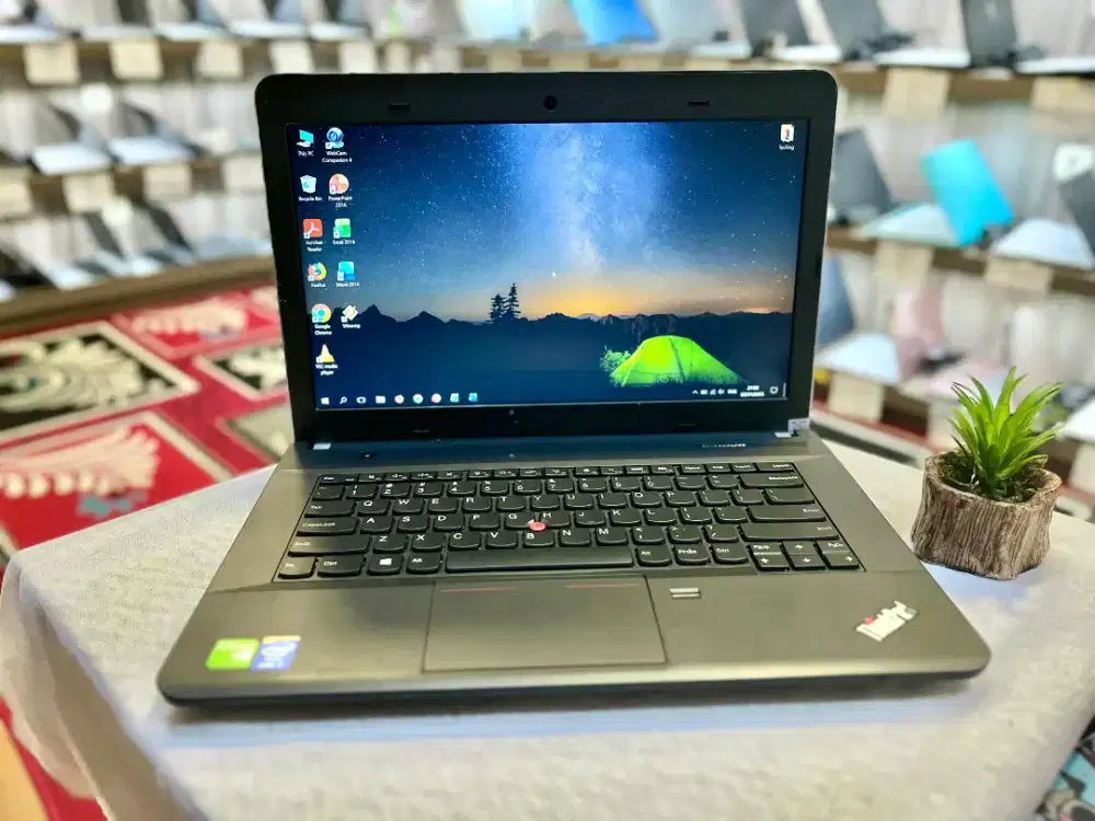 Thinkpad E440. Core i7 gen 4. Ram 8gb. Ssd 256gb. Bergaransi