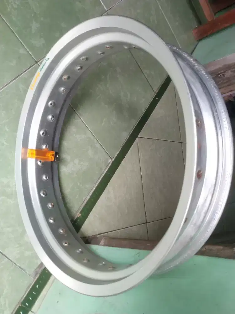 Velg Champ 17x3.50 tapak lebar