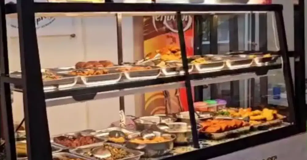 Estalase Besar Kaca Geser