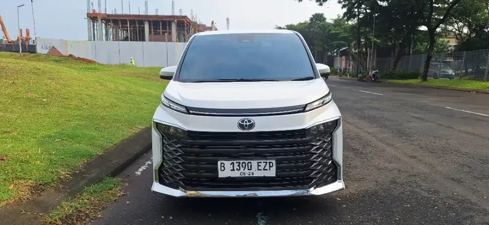 Toyota Voxy 2.0 at 2023