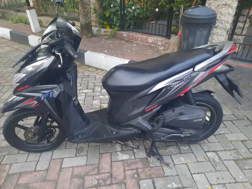 VARIO 125 ISS 2013 PJK TELAT PLAT JOGJA  MESIN BAIK LUKA PEMAKAIAN TOP