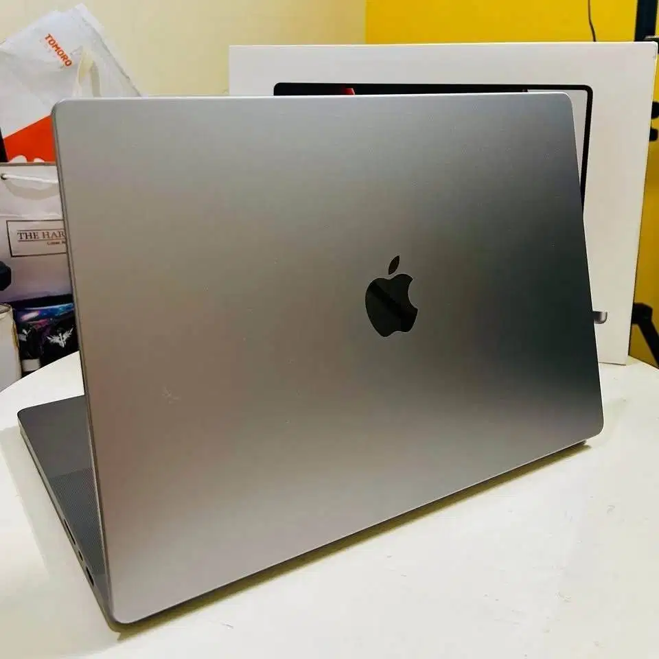 Macbook Pro 16 inch, M1 PRO 2021 16/512GB Fullset resmi performamantap