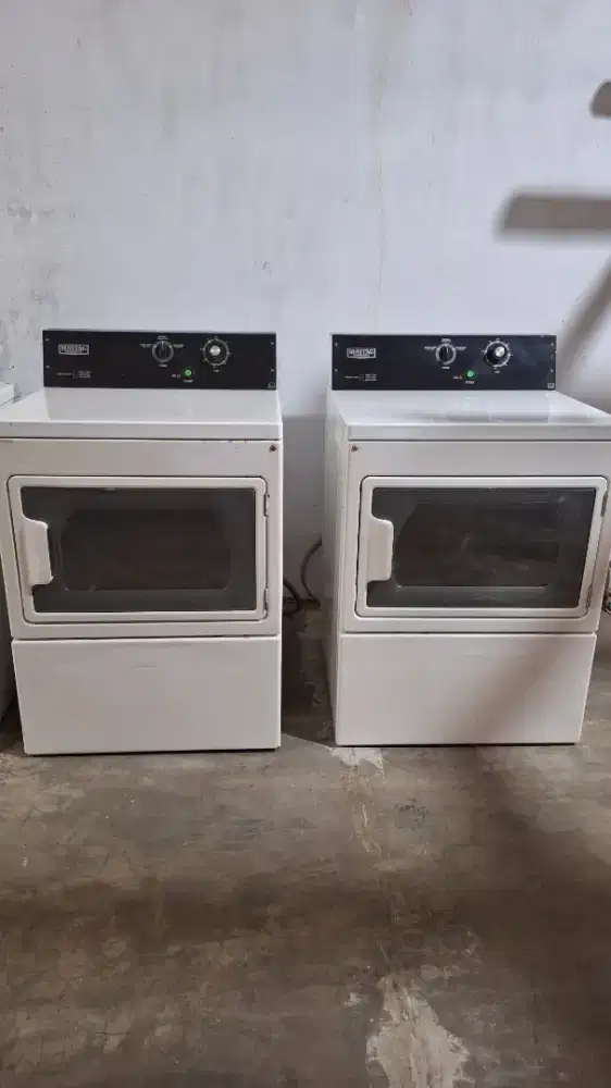 Mesin pengering maytag