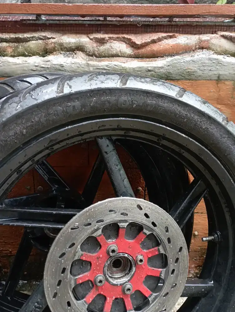 Jual Roda motor scorpio.bison bisa.atau pelek tampak lebar.ada bannya
