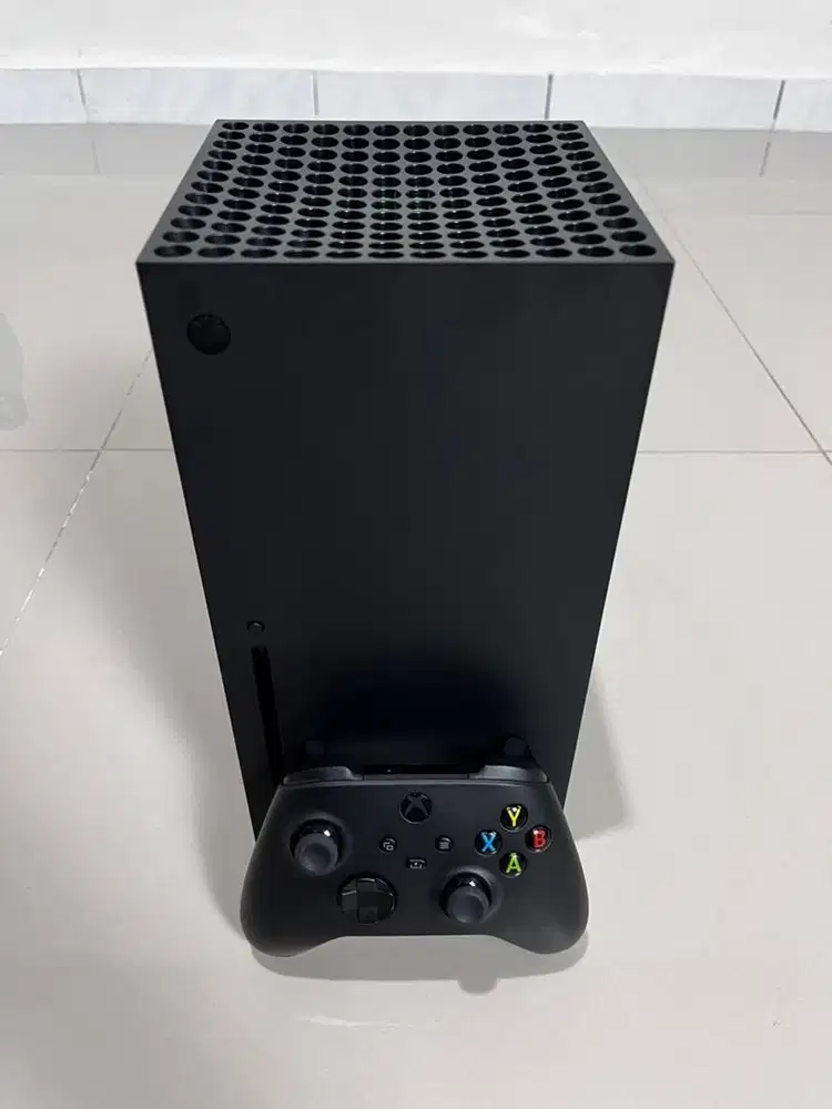XBOX SERIES X mulus seperti baru (pembelian november 2024)