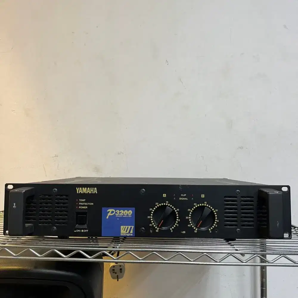 power amplifier Yamaha P3200 audio amp stereo