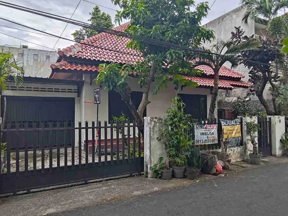Rumah Lokasi Strategis Jalan 2 Mobil di Jl. Kalasan, Pegangsaan, Menteng