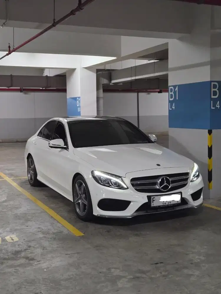 Jual Mercy C300 amg 2018 low km Putih harga cash