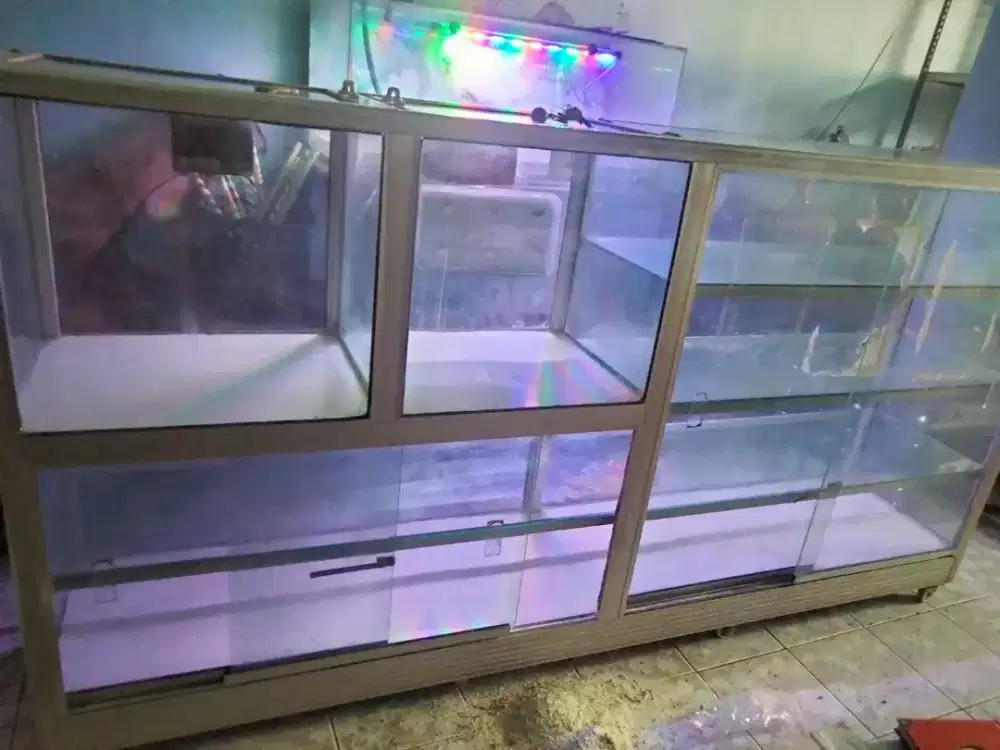 Etelase kaca buat  warung pajang 2 meter + bisa taro beras juga