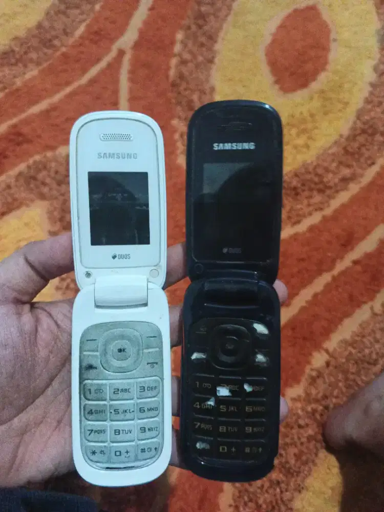 Dijual 2 unit hp Samsung lipat kondisi padam 120k