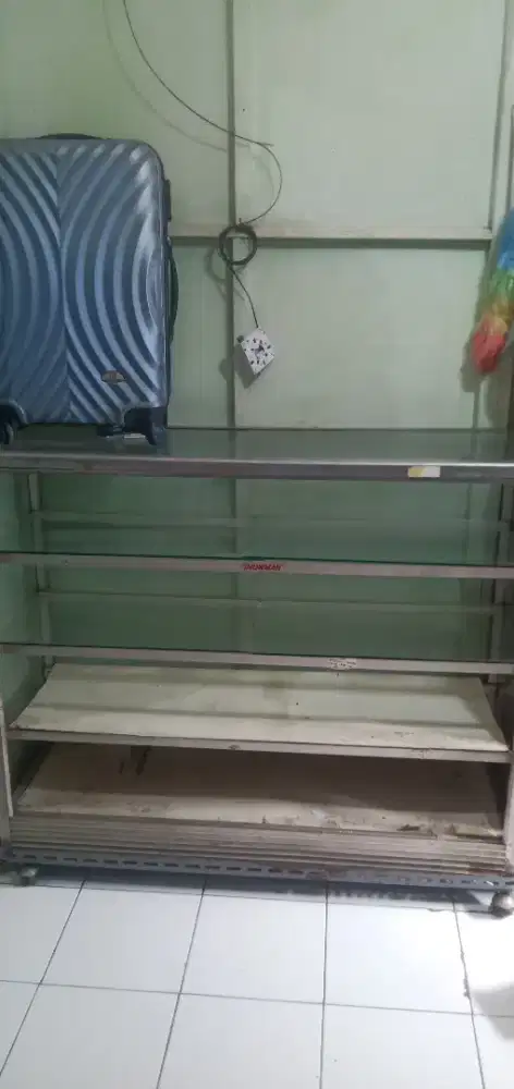 Dijual cepet aja etalase panjang 125cm tinggi 100cm