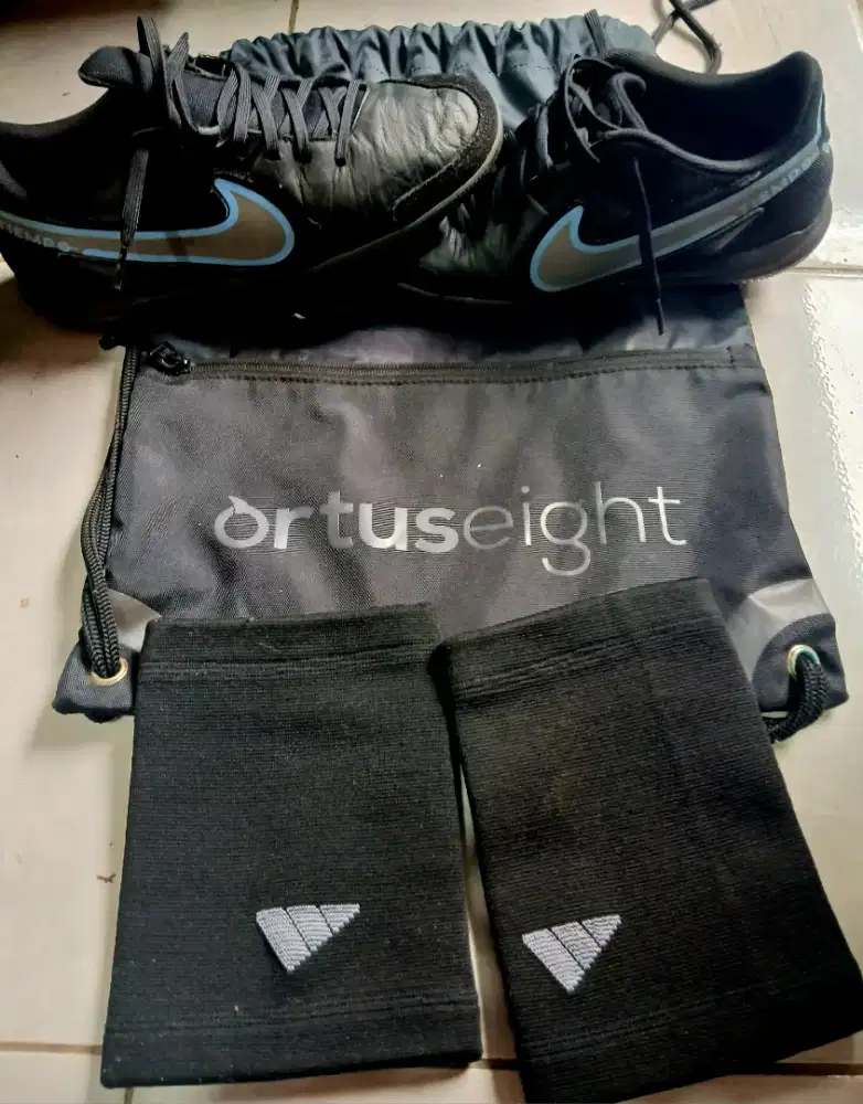 Di jual sepatu futsal merk Nike tiempo size 41,kondisi mulus