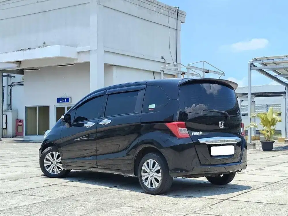 HONDA FREED  E 1.5 PSD AT MATIC AUTOMATIC 2014 HITAM SIAP PAKAI
