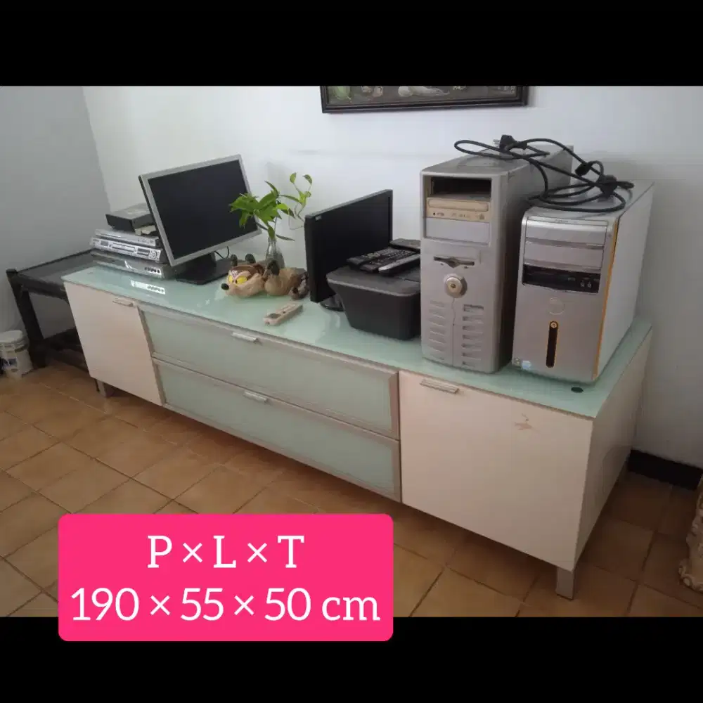 Meja TV Lemari TV Elegan Modern