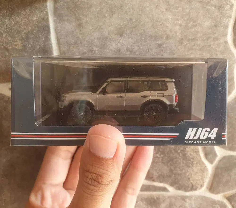 Hobby Japan Toyota New Land Cruiser 250 1/64 (LHD, 1st Edition, Avant)