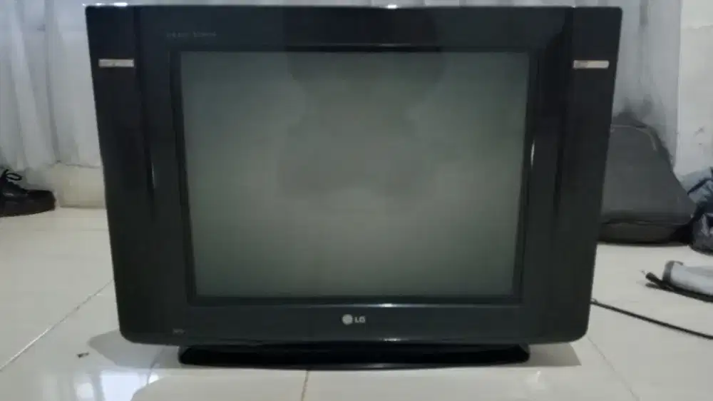 Tv LG 21 Inci layar datar masih mulus seperti baru
