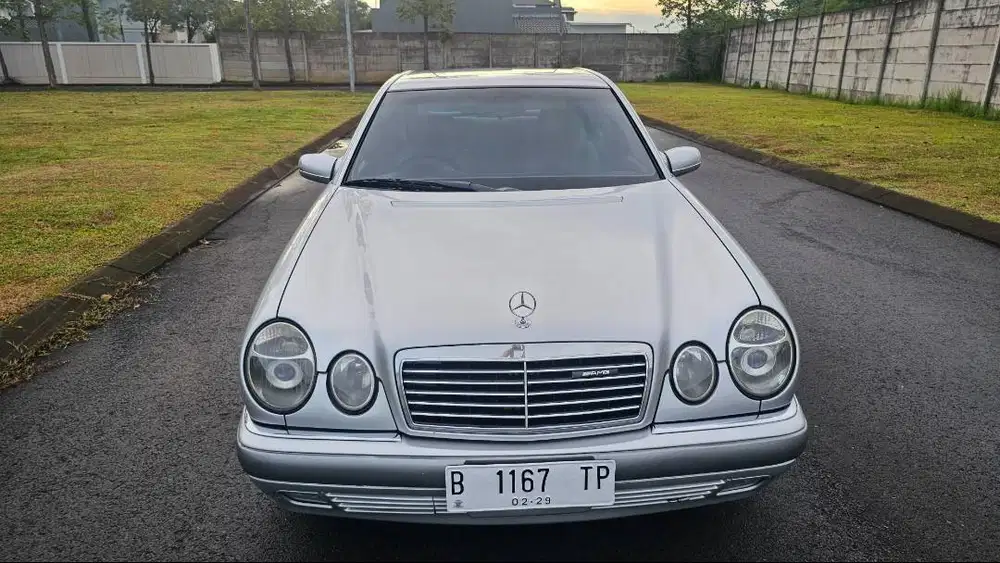 Mercedes-Benz E320 3.2 Sedan Mercy New Eyes W210 E 320 ( Mesin M104 )