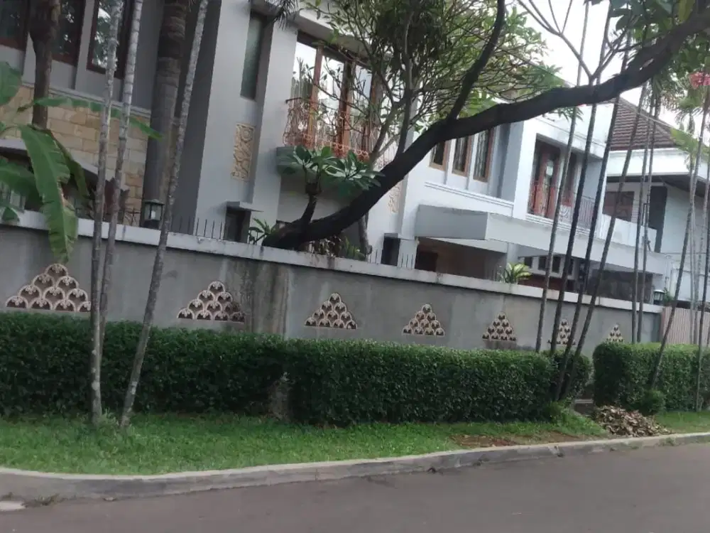 RUMAH SUPER MEWAH,SIAP HUNI LOKASI TERBAIK DI DUKU PATRA KUNINGAN