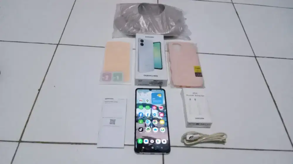 Samsung A06 (2024)
Ram 8Gb (4gb+4gb) Rom 64Gb FULSET
WHITE