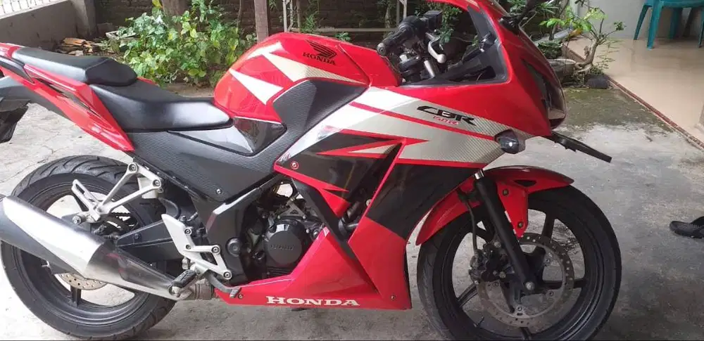 Honda CBR 150R Th 2015