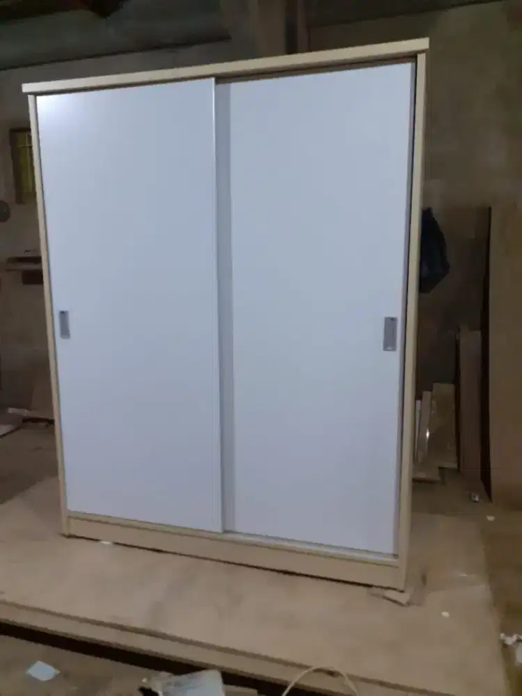 Lemari Sliding/ Lemari Geser Tanpa Kaca
