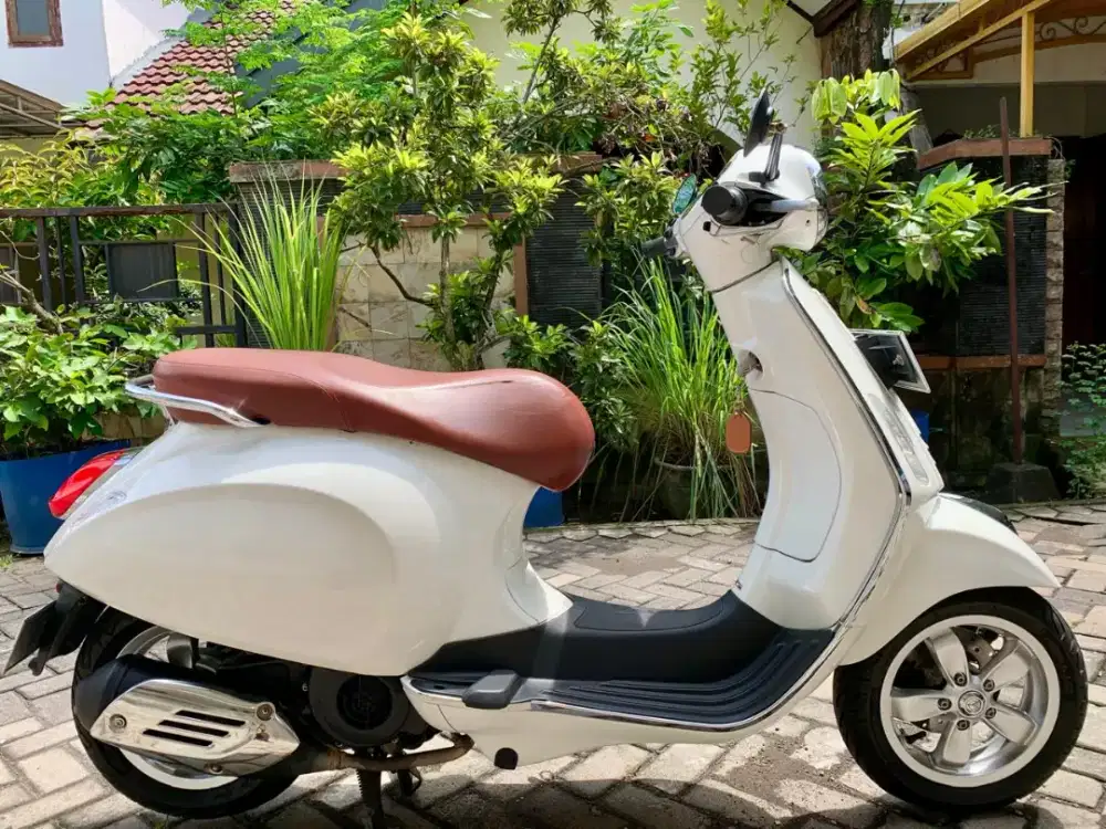 Dijual Vespa matic Primavera white (favorit).