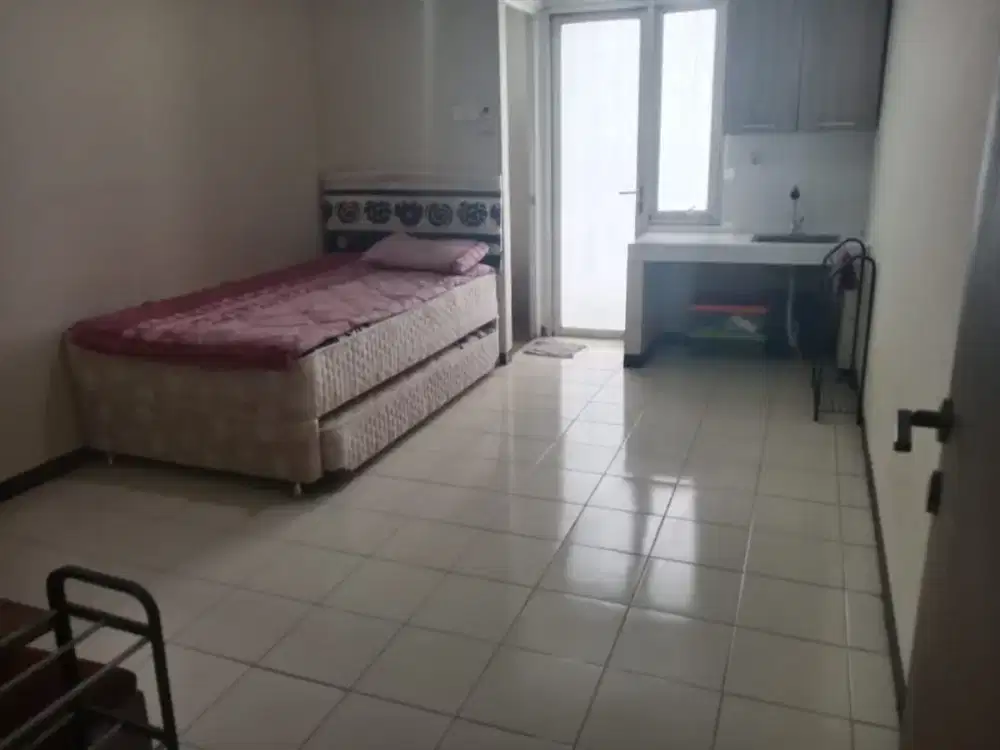Disewakan apartemen tipe studio semi furnish bersih murah