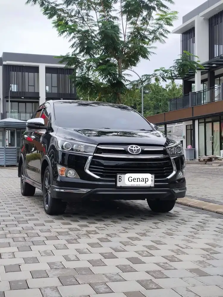 Innova Venturer Bensin AT 2017