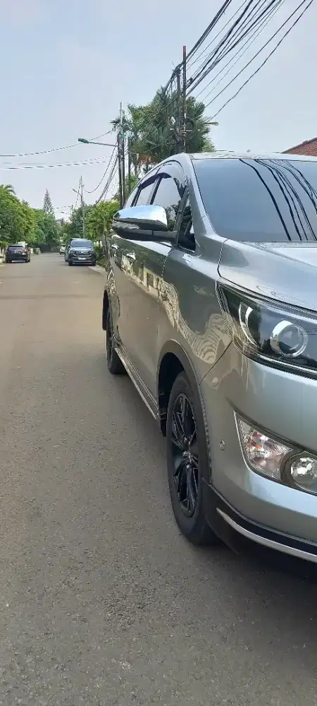 TOYOTA VENTURER BENSIN 2017