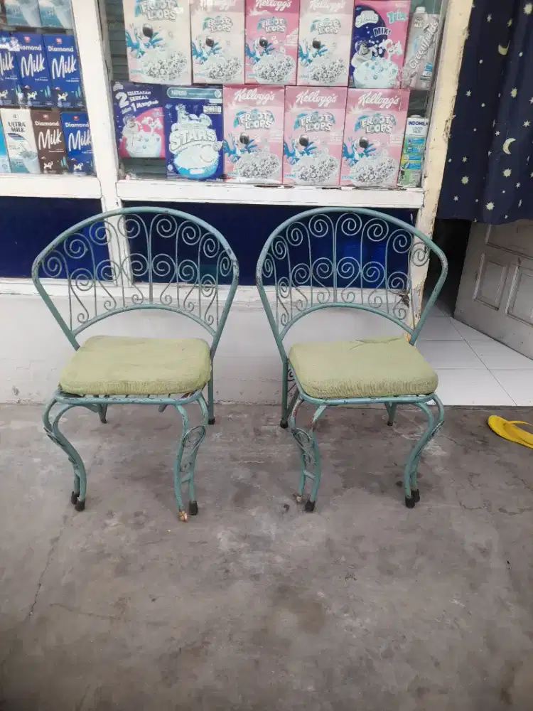 Kursi merak besi lawas