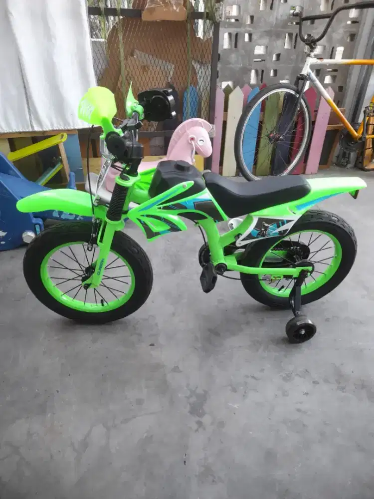 Sepeda anak model motor