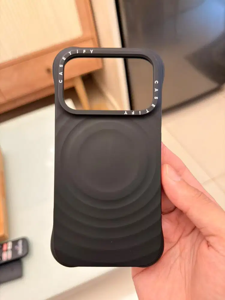 case casetify iphone 17 pro - black