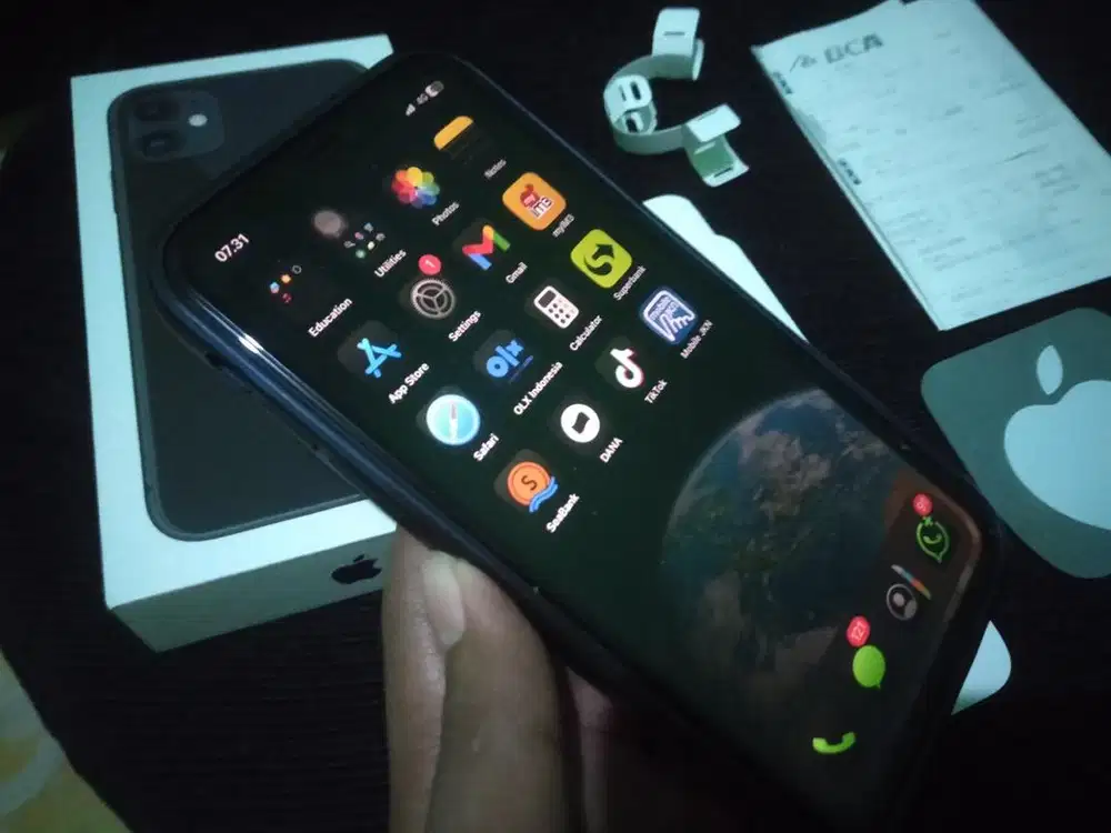 iPhone 11 64GB - Hitam - Fullset - Mulus
