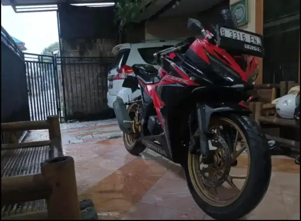 Jual Cepat Honda CBR tahun 2018 SS Lengkap