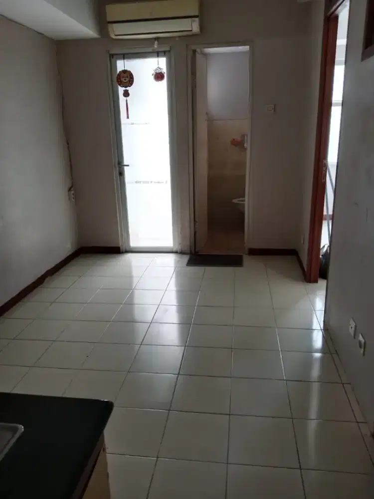 Disewakan apartemen tipe 2 kmr kosongan bersih murah jakarta barat