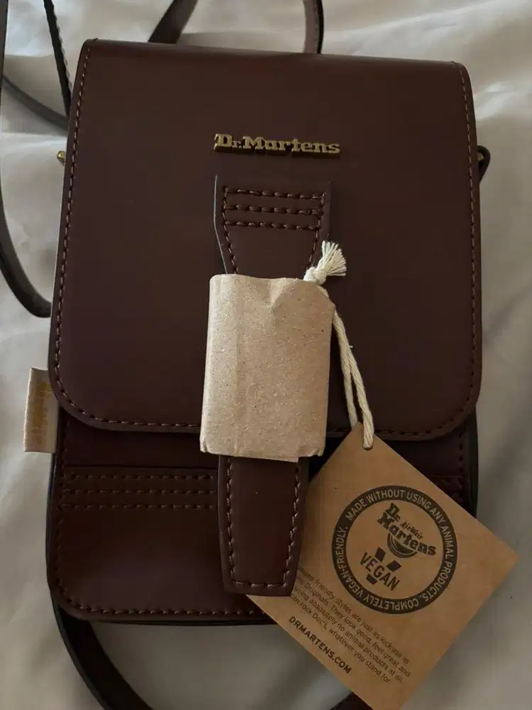 tas dr Martens Vegan baru