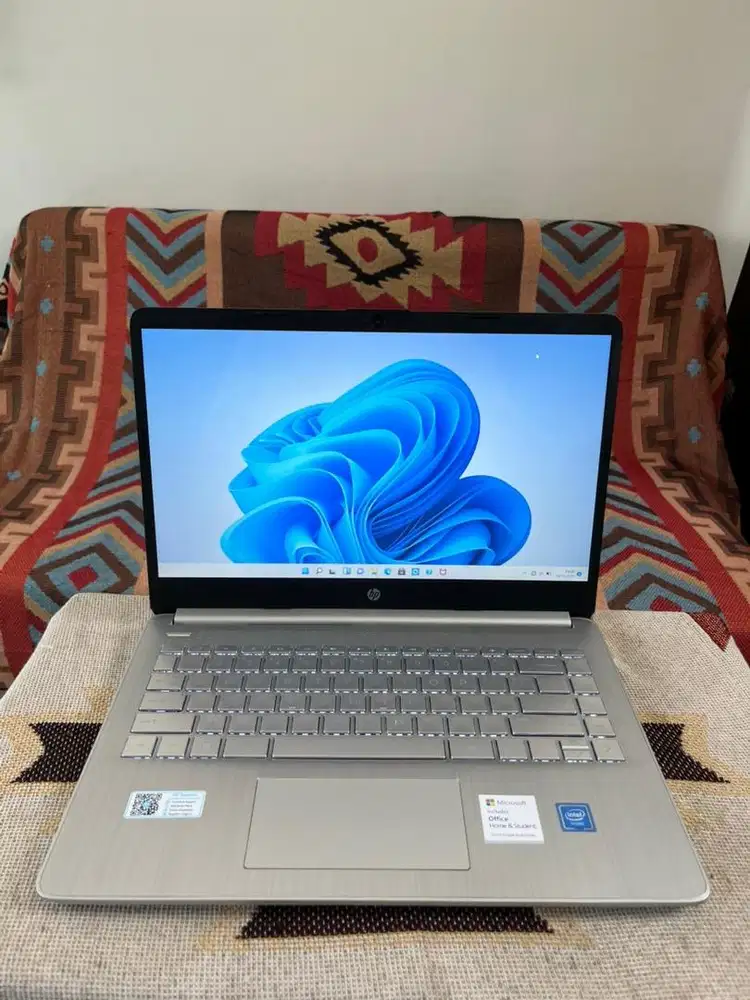 HP 14S-DQ0508TU RAM 4GB SSD 256GB KEYBOARD BACKLIGHT MULUS