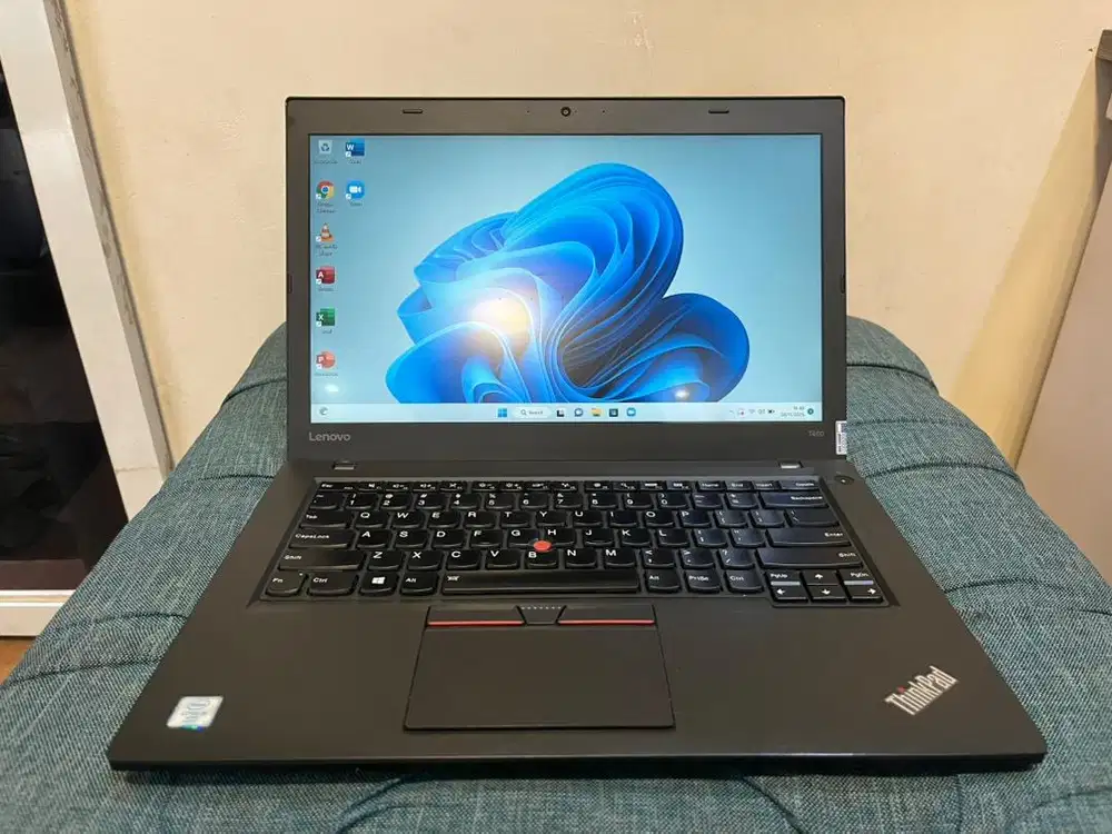 Laptop Lenovo Thinkpad T460 (second). 3 jutaan normal dan bergaransi