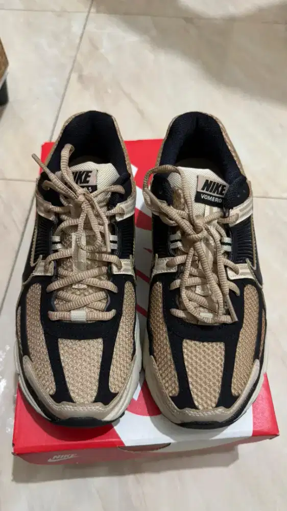 Nike vomero 5 UK 39
