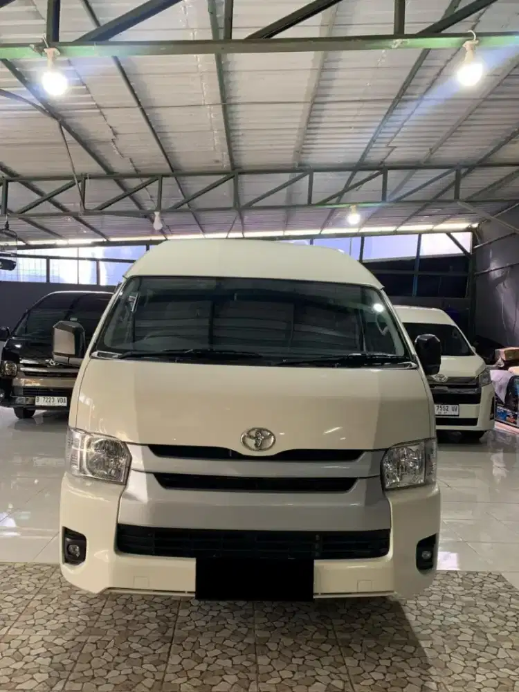 Hiace Commuter 2023 Putih Low KM