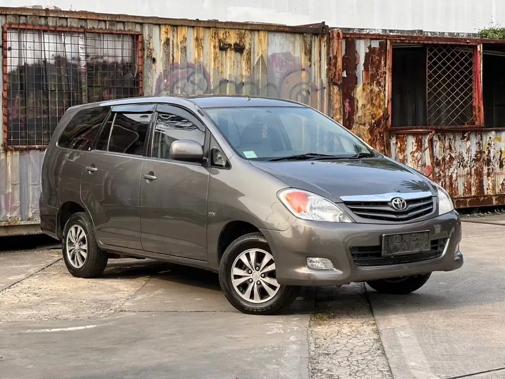 Toyota Kijang Innova 2009 Bensin