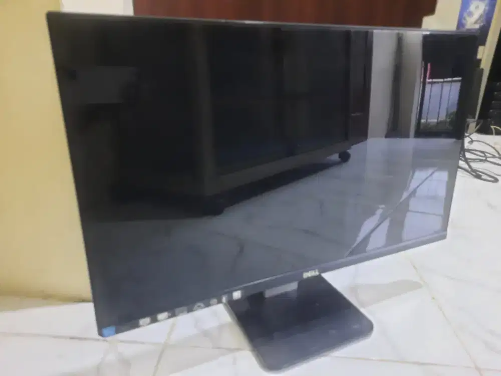 Monitor Dell Slim 24inch(Minus Layar Pecah)Mesin Hidup Buat Kanibalan