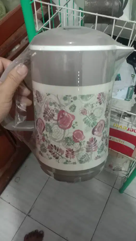 Teko air bahan plastik