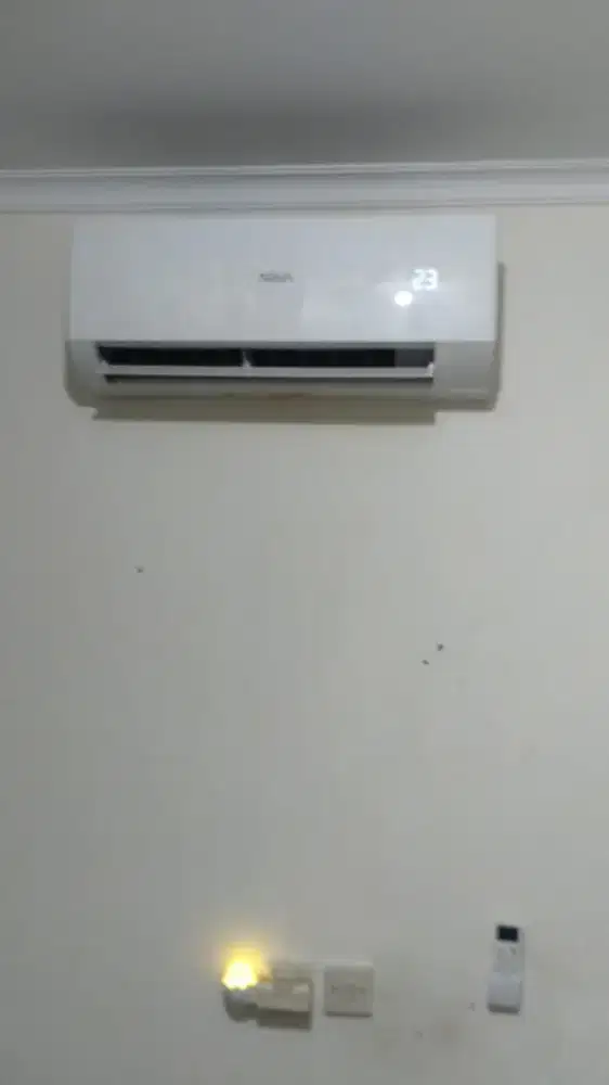 Dijual AC merk AQUA 0,5 PK masih sangat bagus masih dipakai, low watt