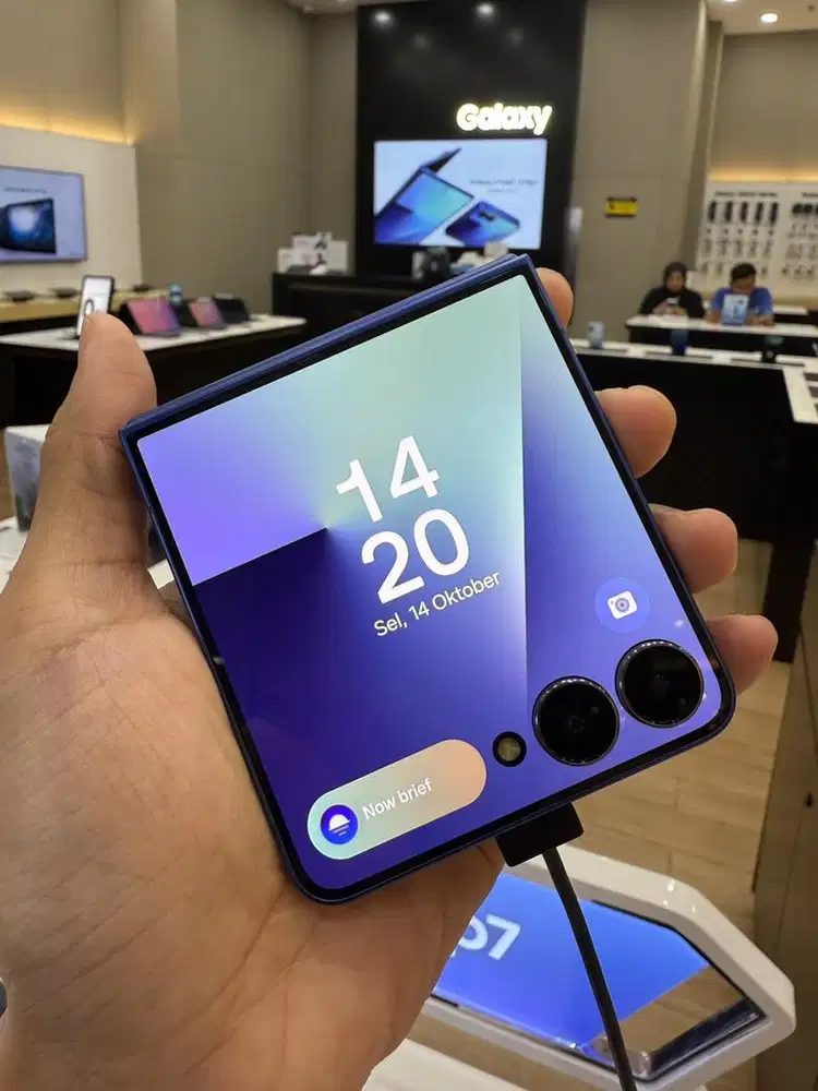 Kredit Samsung Z Flip 7